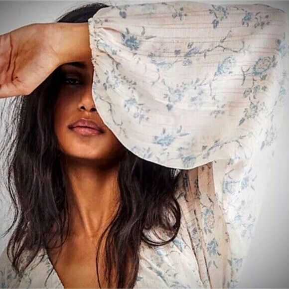 Free People Final Rose Blouse Balloon Sleeves Smocked in Vintage Combo Medium - Picture 9 of 9